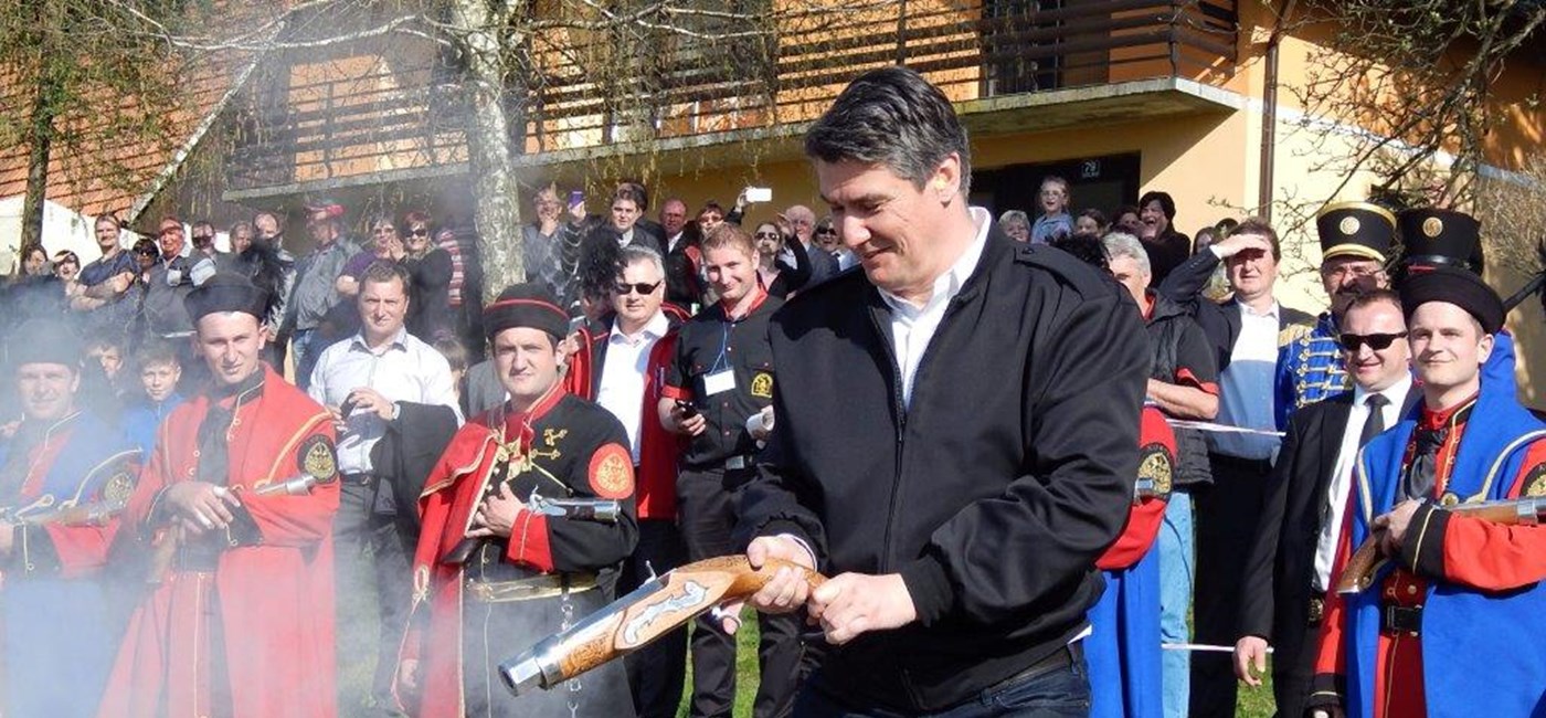 Premijer Milanović sudjelovao u manifestaciji „Kostelska uskrsna pištola“